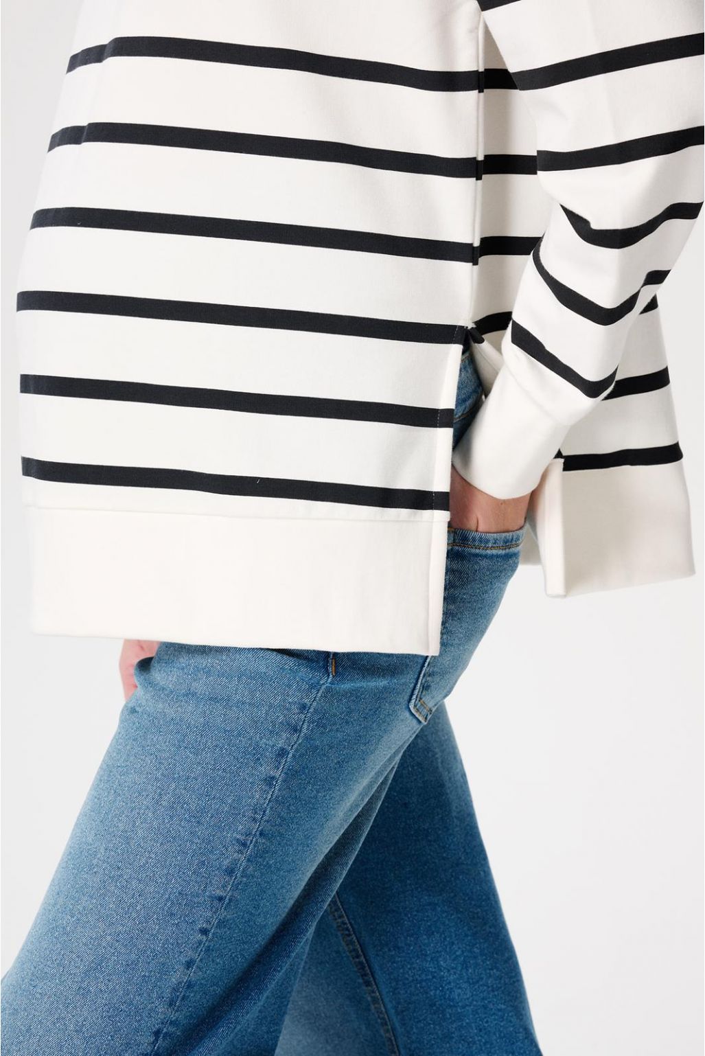 Pepe Nursing Friendly Sweatshirt - Yo Mama Maternity